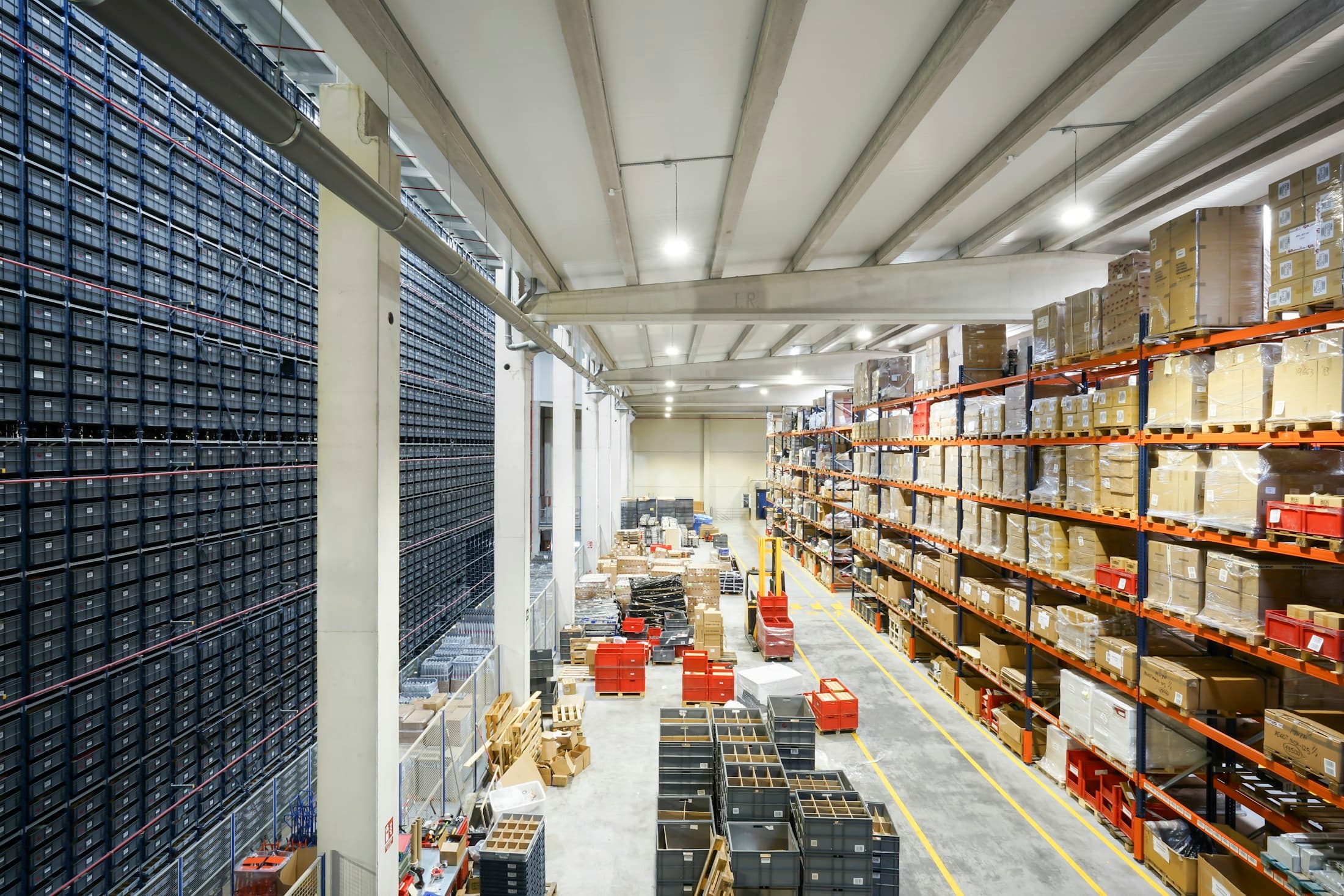 Large cross-border logistics warehouse